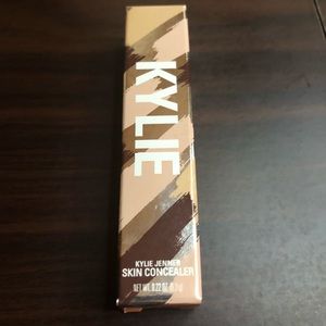 Kylie Cosmetics concealer in Maple